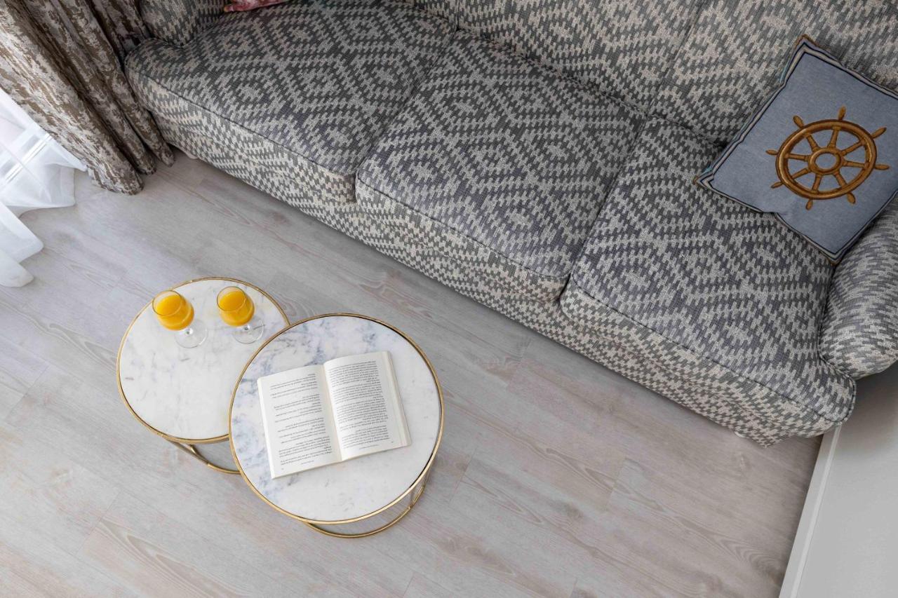 Summer Breeze House, By Cohost Apartment *