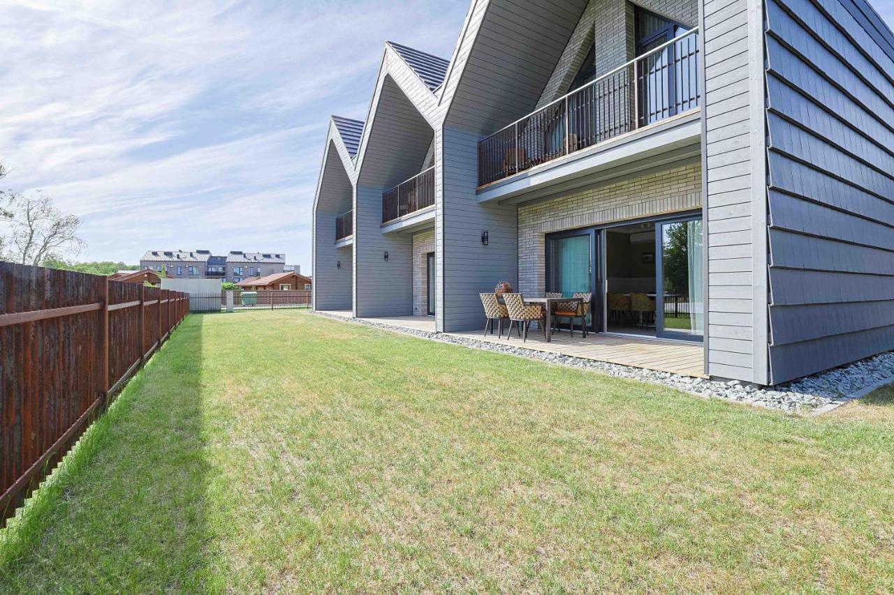 Summer Breeze House, By Cohost Apartment