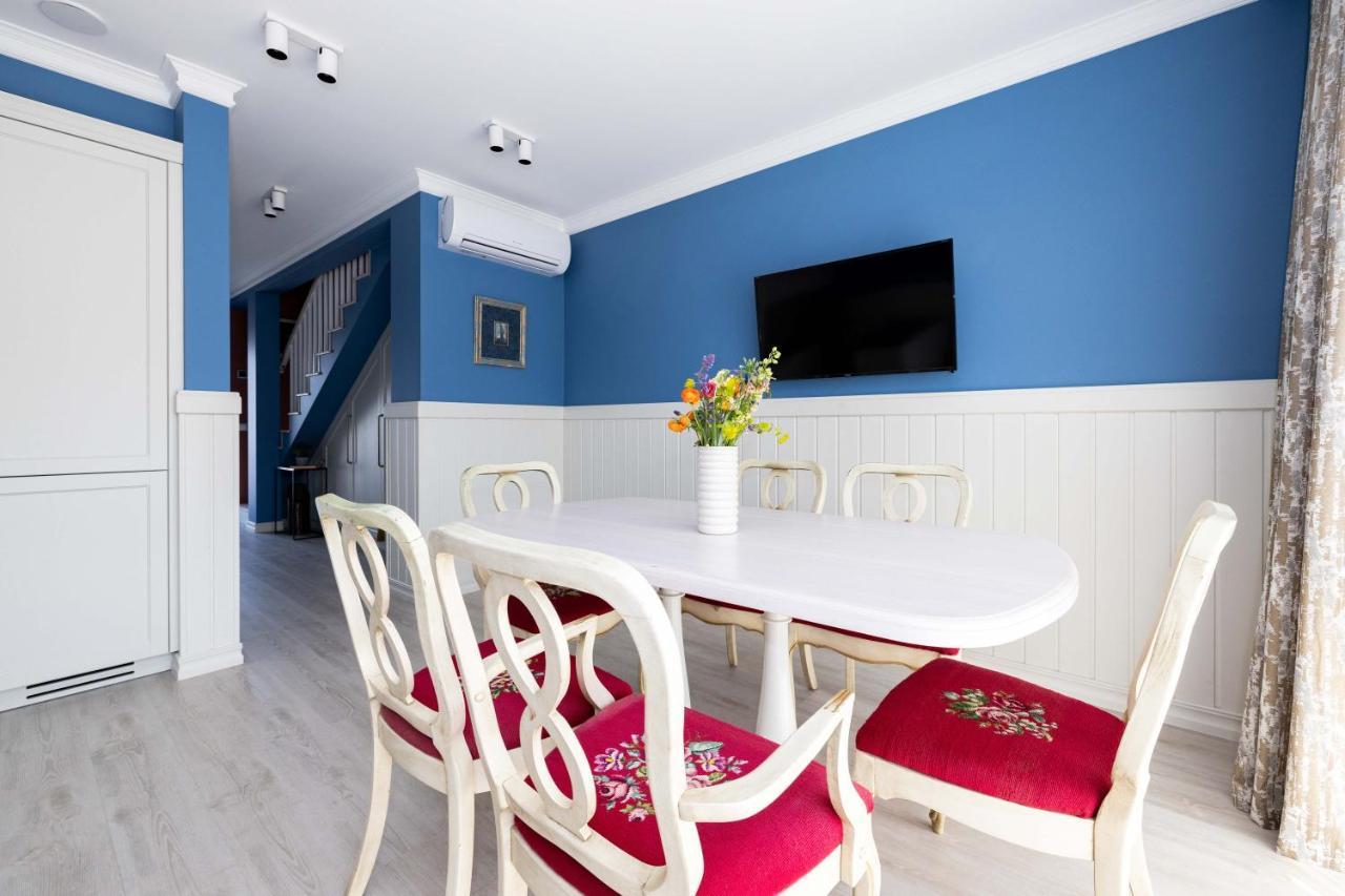 Summer Breeze House, By Cohost Apartment