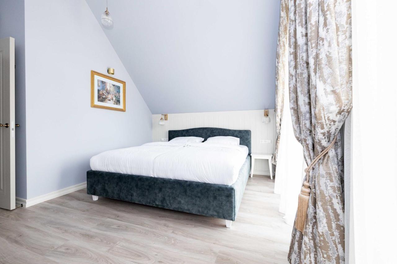 Summer Breeze House, By Cohost Apartment *