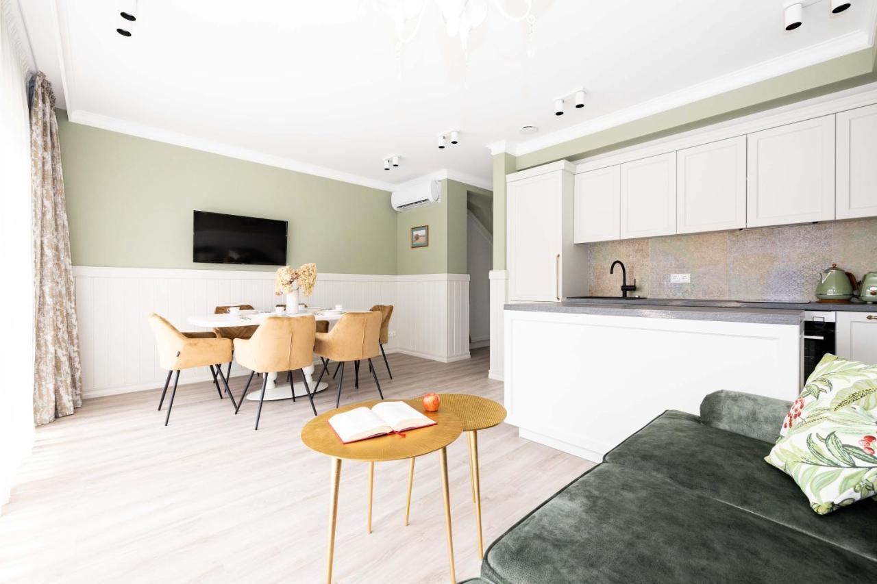 Summer Breeze House, By Cohost Apartment *