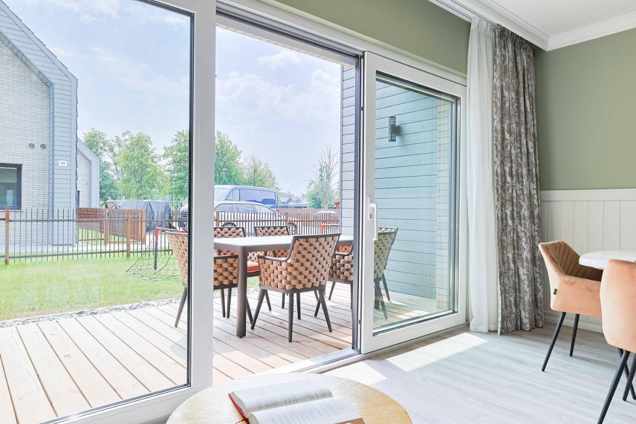 Summer Breeze House, By Cohost Apartment